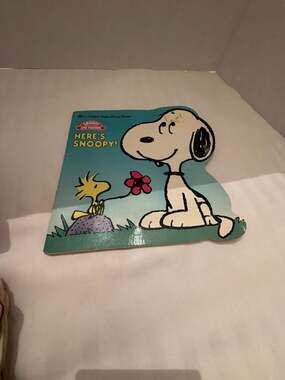 Golden Press Here's Snoopy Golden Super Shape Book